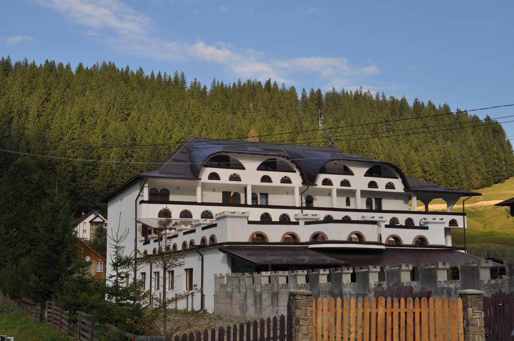 The Castle Apartment Gura Humorului Buitenkant foto